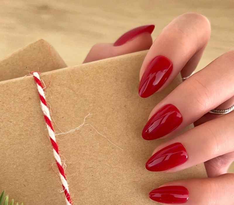 Classic Red Nails