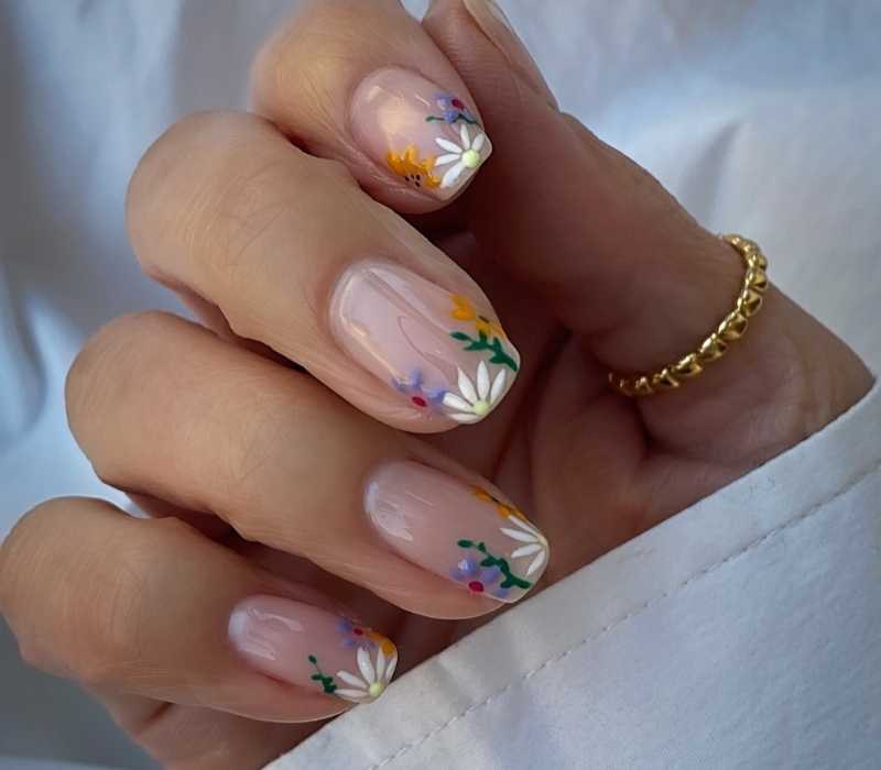 Dainty Floral Nails