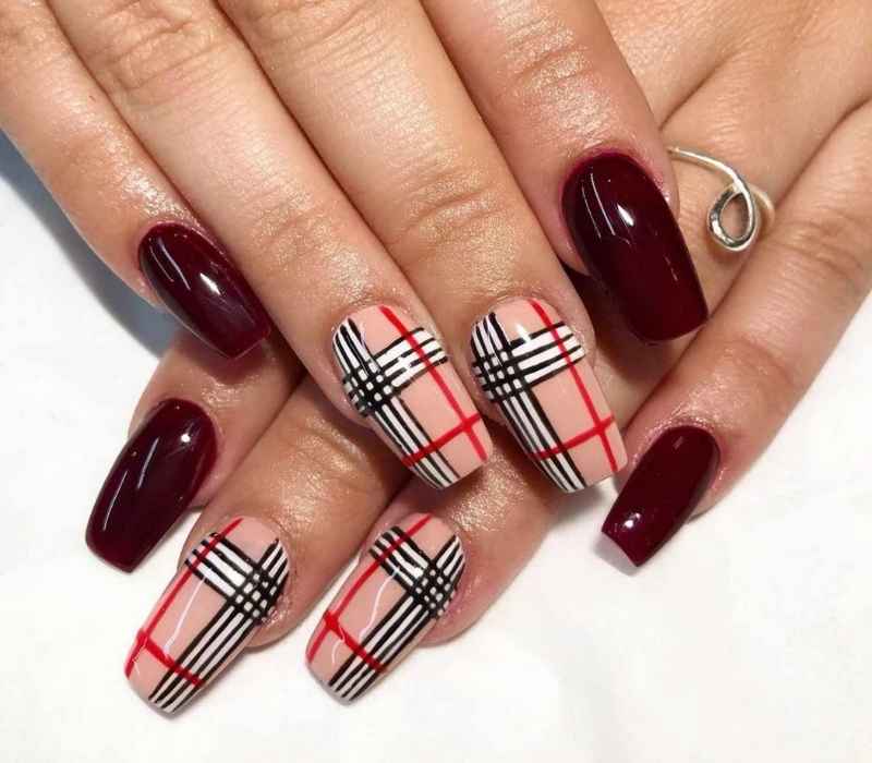 Chevron Print Accent Nails