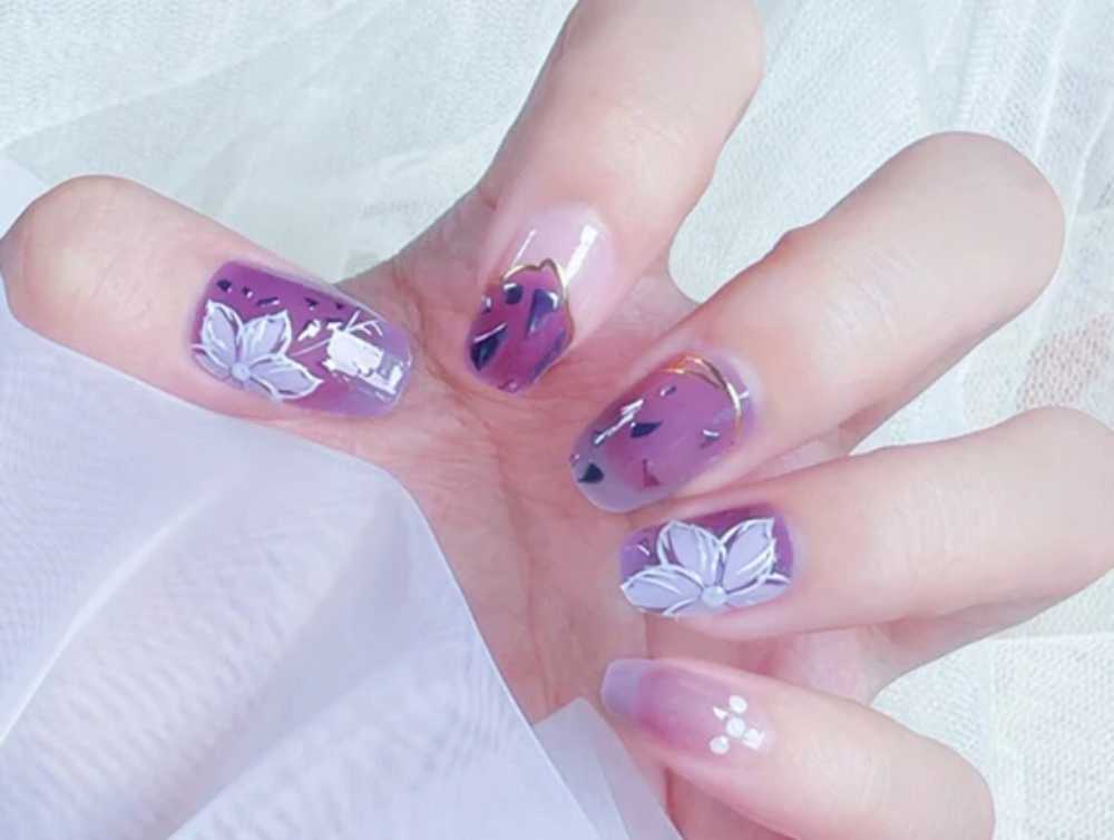 Daisies Nail Art on Purple Nails