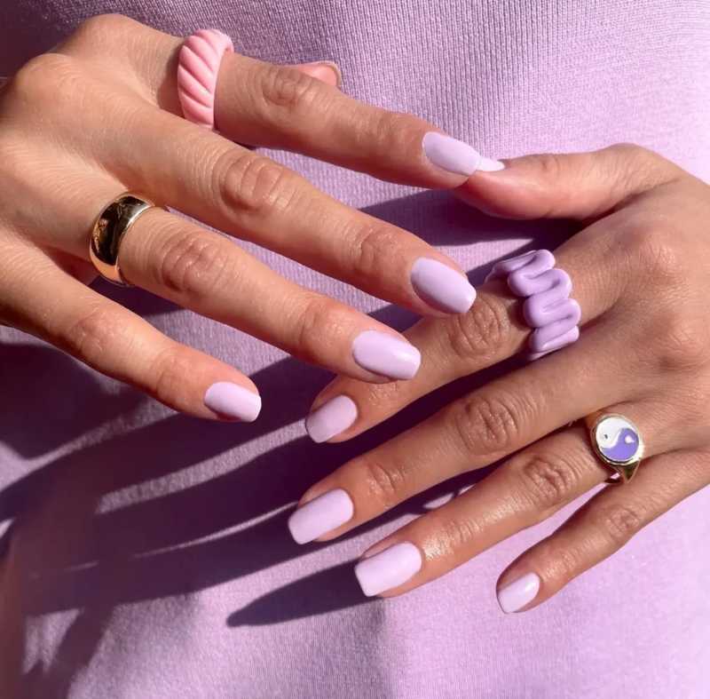 Simple Long and Sharp Light Purple Nails