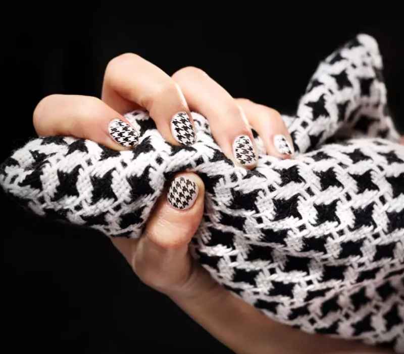 Houndstooth Elegance 