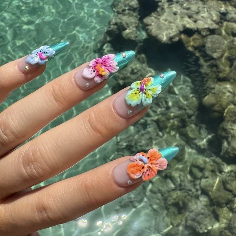 Hawaiian Green Sea Turtle Nails