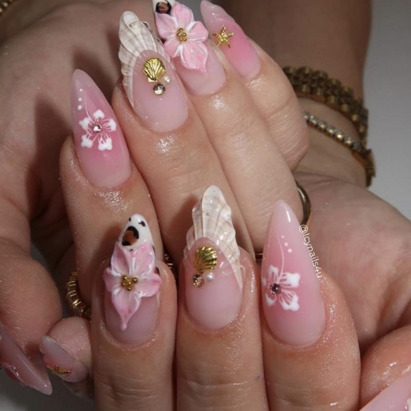 Seashell & Florals Hawaii Nail Designs
